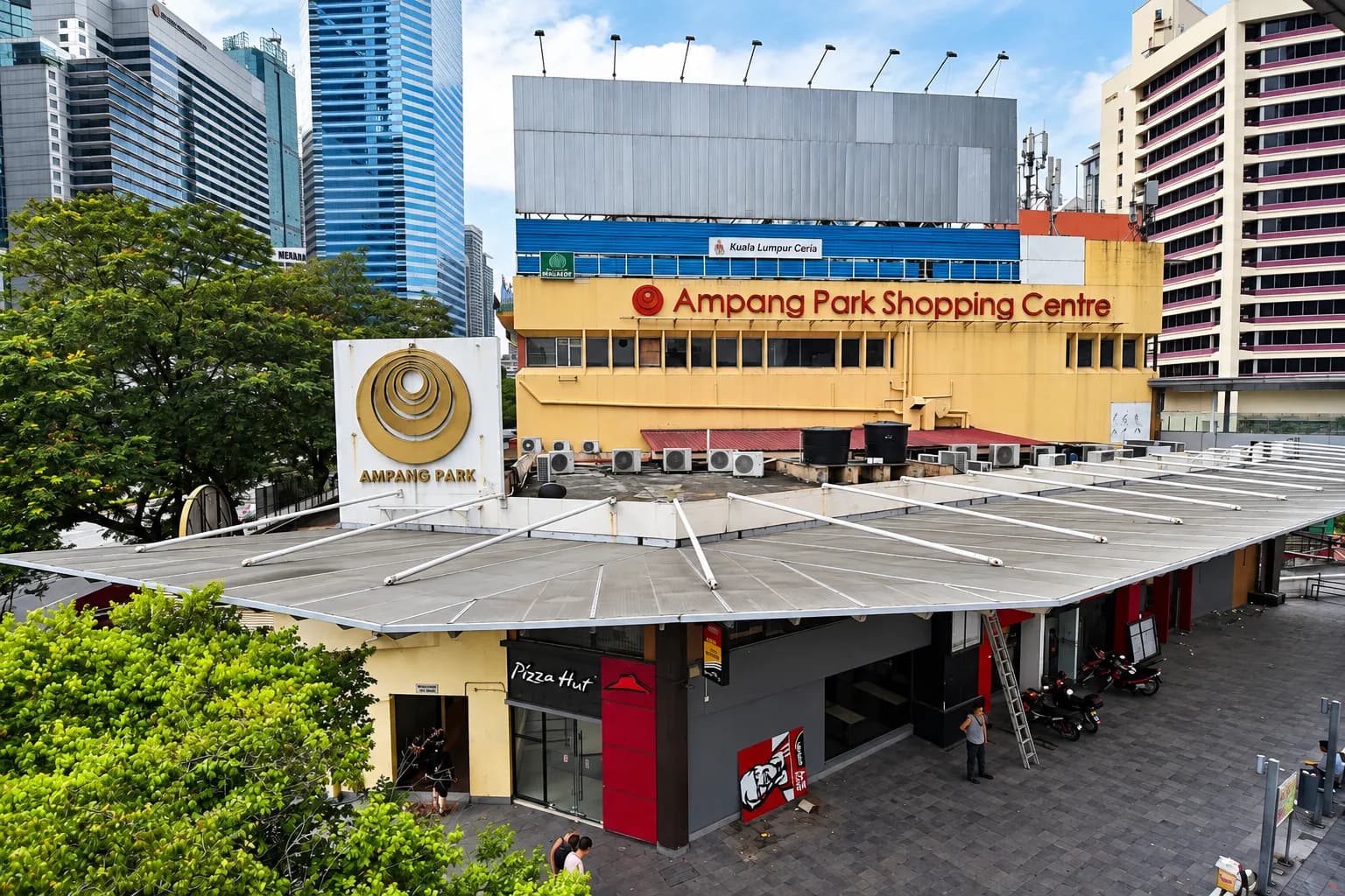 SHOPPING CENTRE